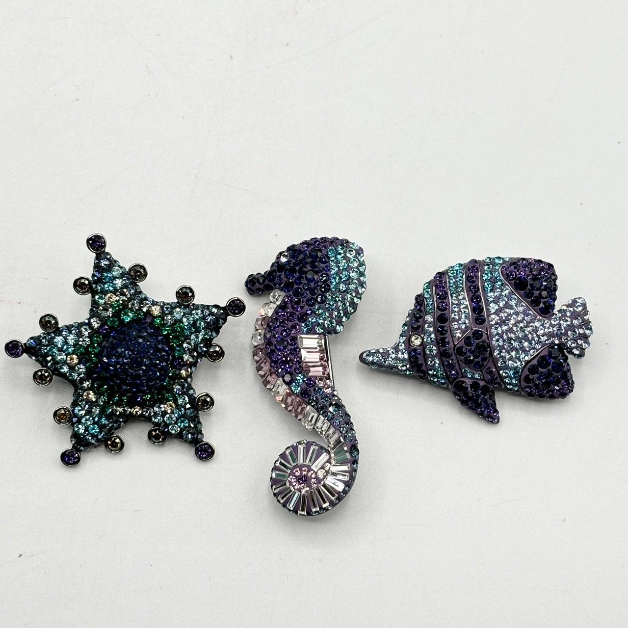 スワロフスキー　SWAROVSKI    ブローチ　コサージュ　魚　フィッシュ スワロフスキー SWAROVSKI ブローチ コサージュ 魚 フィッシュ