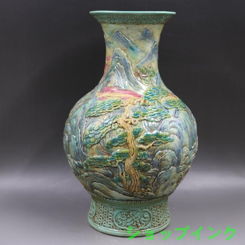 乾隆浮彫扁腹瓶工芸品 陶磁器 装飾品 花瓶 花器 美品 美術品 置物 陶芸 乾隆浮彫扁腹瓶 工芸品 陶磁器 装飾品 花瓶 花器 美品 美術品