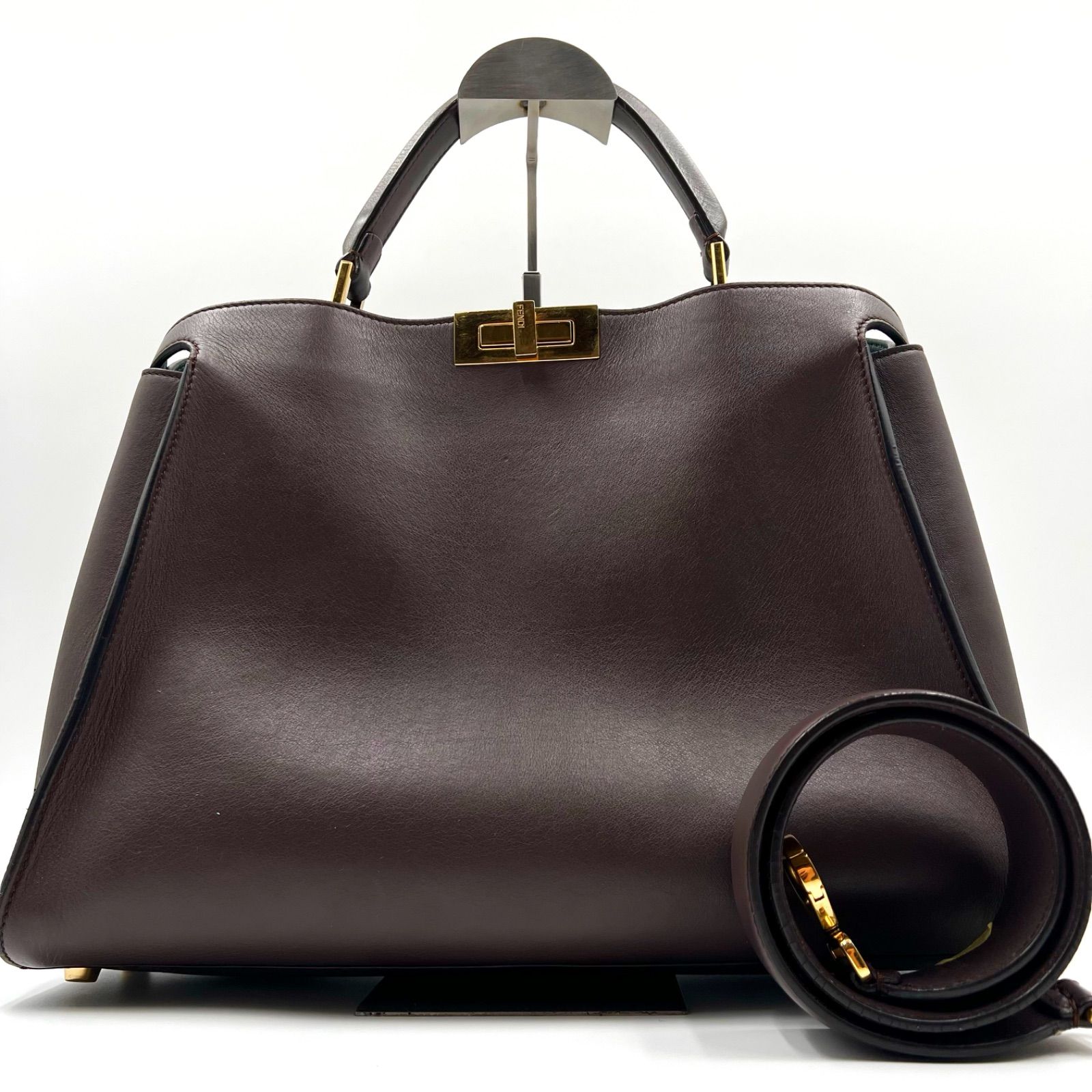 FENDI フェンディ ピーカブー アイコニック エッセンシャリー ラージ 