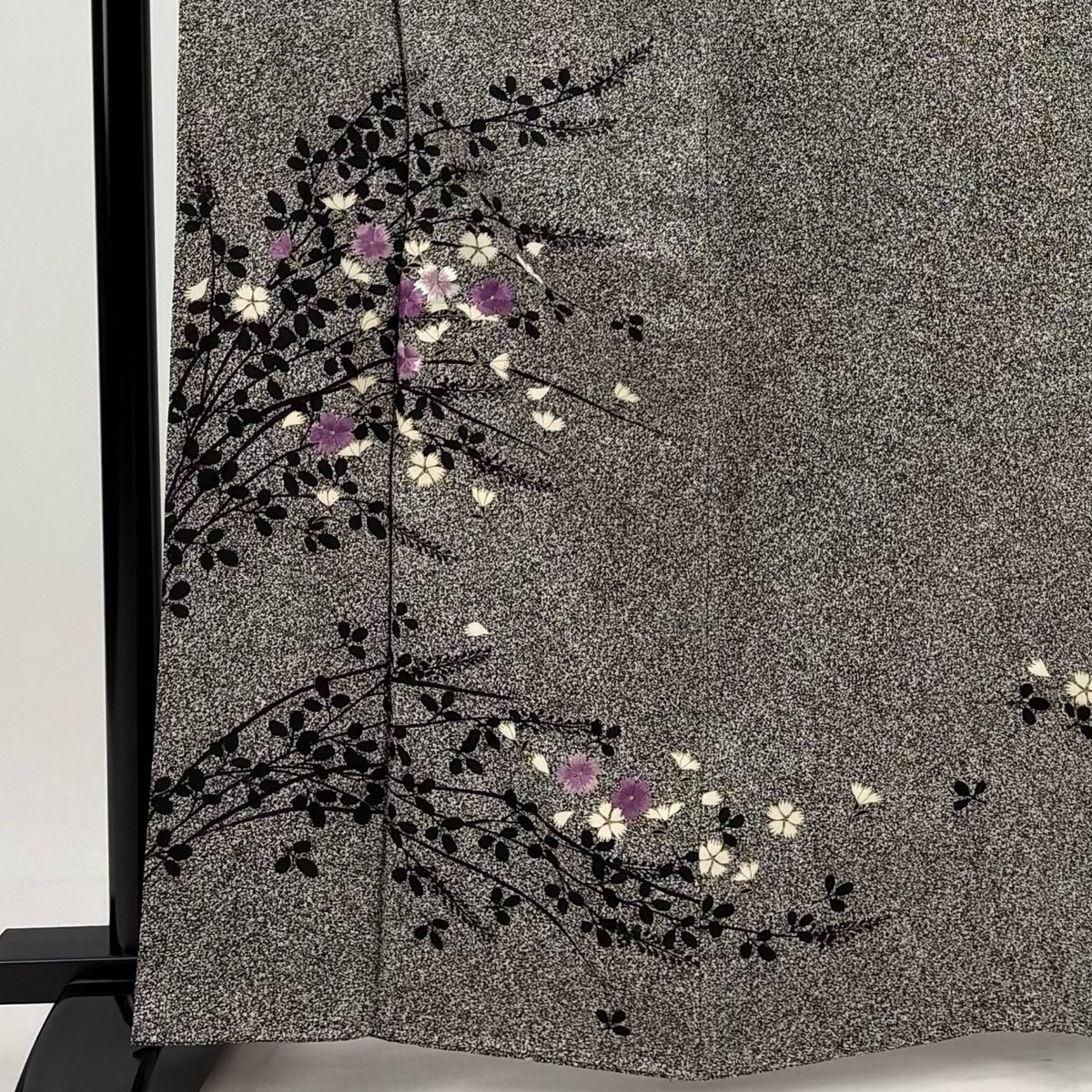 付下げ 身丈163.5cm 裄丈68cm L 袷 帝王紫 落款 撫子 萩 刺繍 金糸 黒灰 正絹 名品