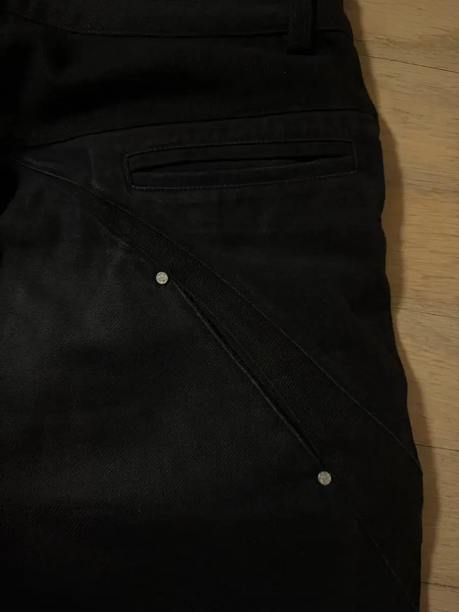 美品/XLサイズ○ヒューゴボス パンツ レザータグ メタルボタン