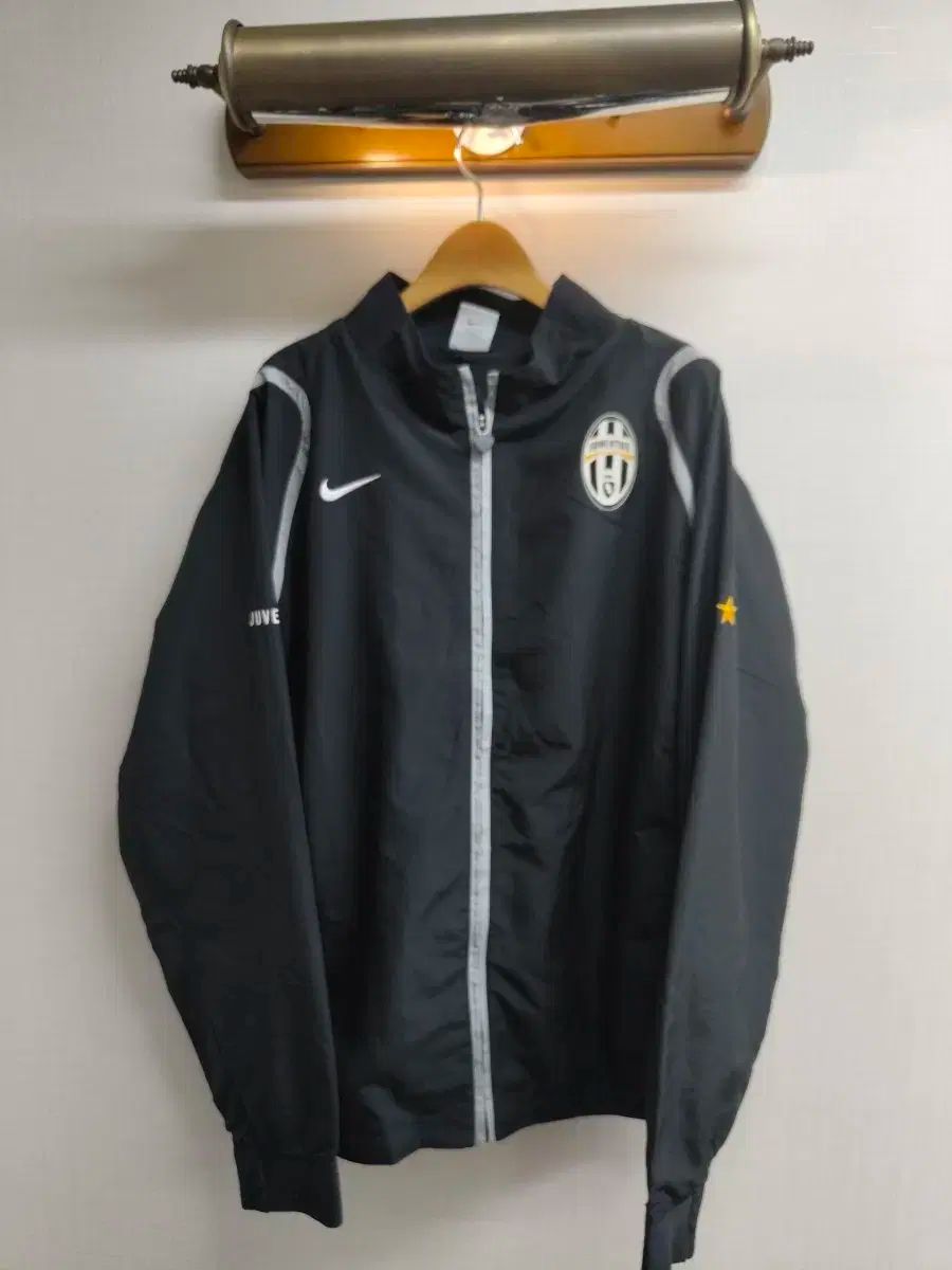 ナイキ 05 ユヴェントス ウィンドブレーカー セール中 L Nike ナイキ