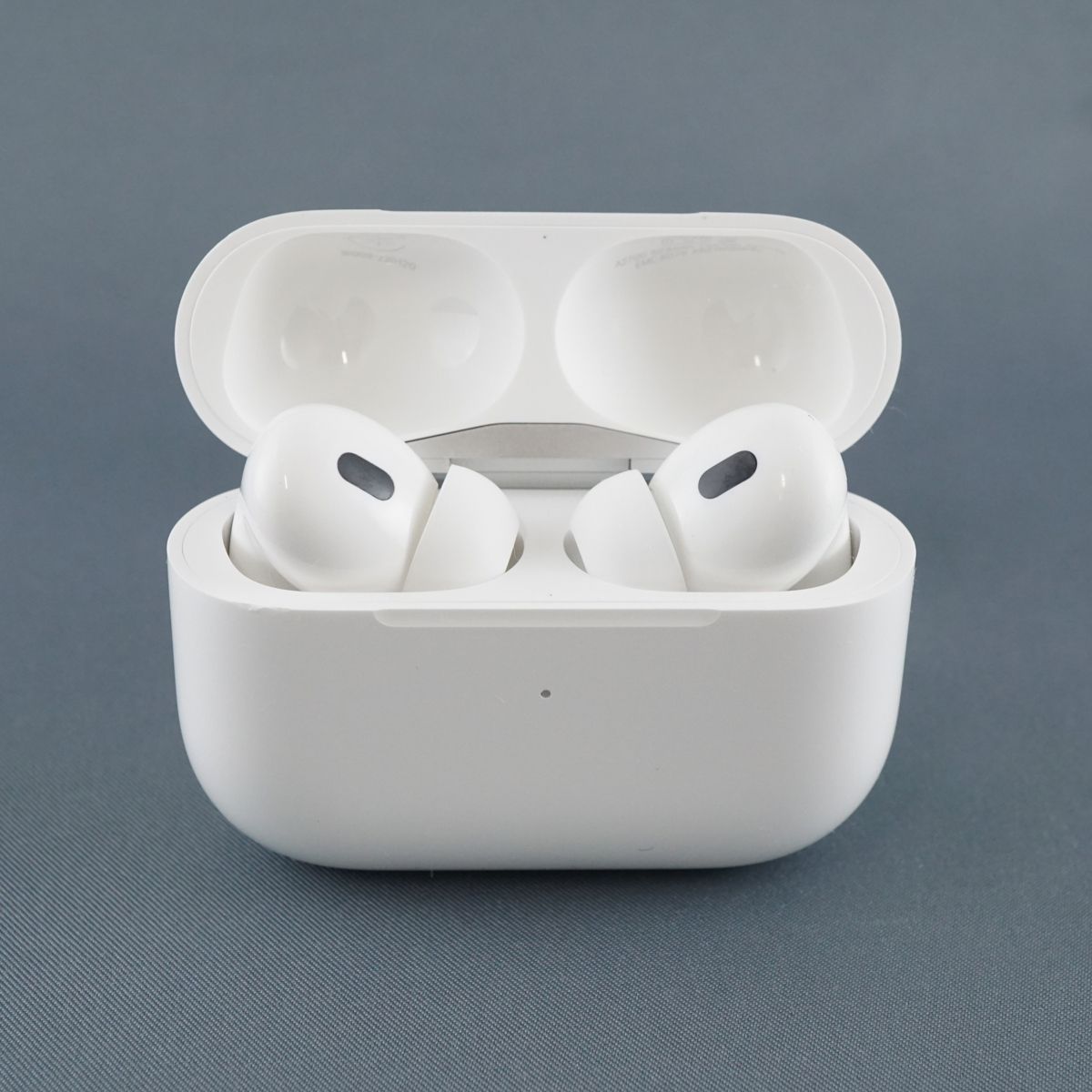 Apple AirPods Pro 第二世代 USED美品 エアーポッズ プロ ワイヤレスイヤホン MagSafe充電ケース Lightning MQD83J/A 完動品 KR V0024