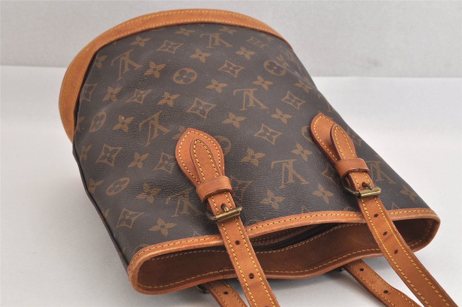 LOUIS VUITTON ルイヴィトン モノグラム バケット PM ショルダーバッグ