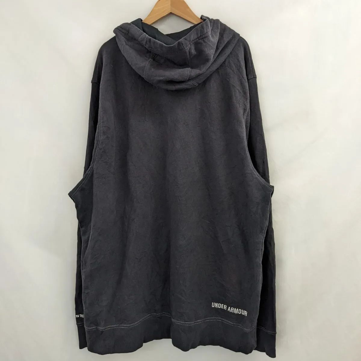 未使用タグ付き　UNDER ARMOUR アンダーアーマー　ナイロンパーカー　パーカー　コート フルジップ パーカー FITTED ARMOUR KNIT HYBRID FZ アウター