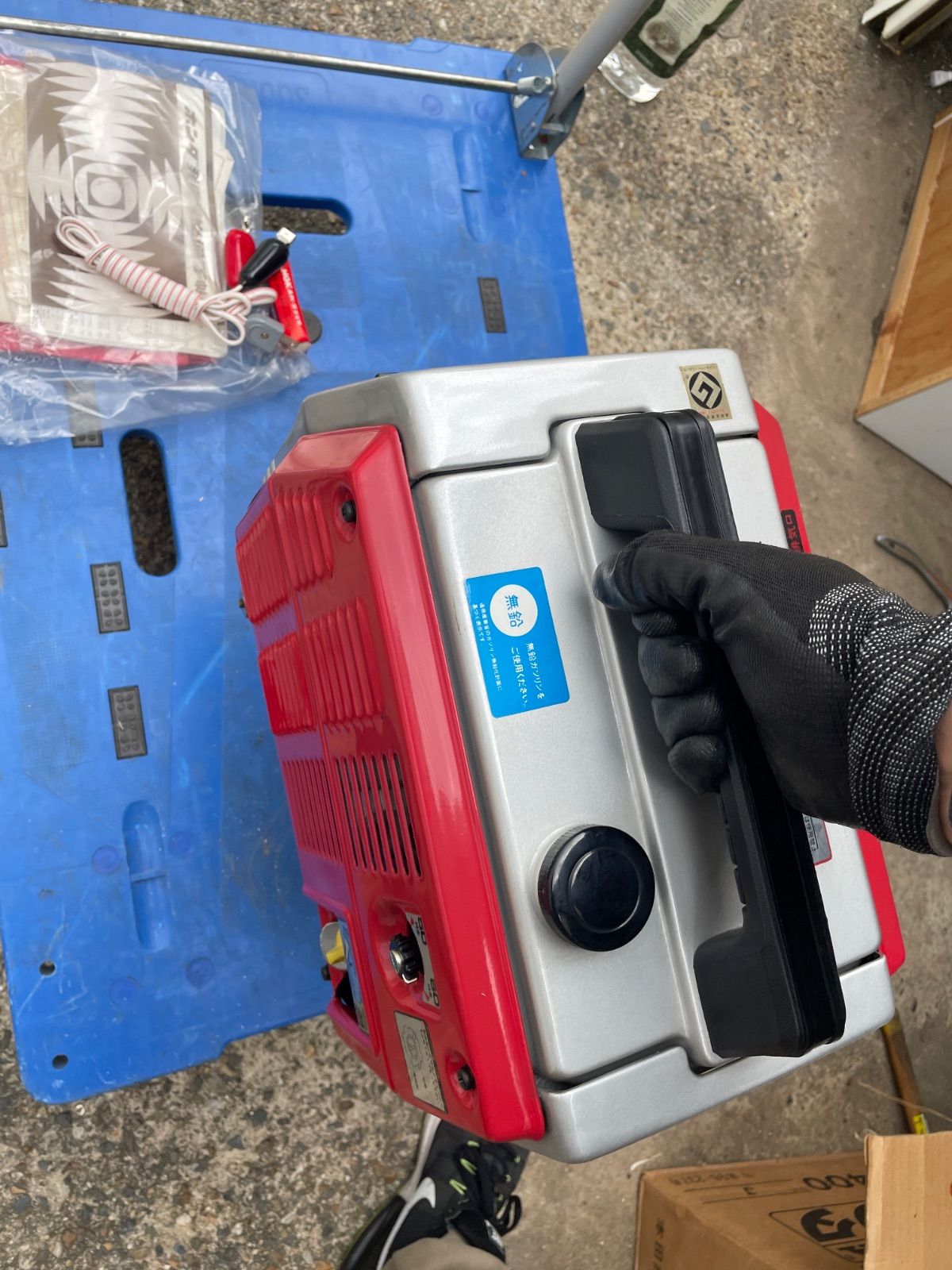 ジャンク扱い 取説あり。片手で持てる発電機 デンタ EM 400 HONDA 