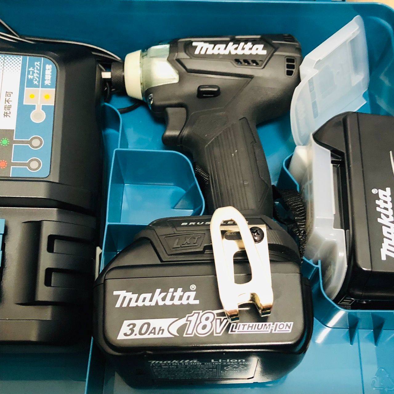 適格請求書発行可 Makita(マキタ） インパクトドライバー TD155DRFXB - メルカリ