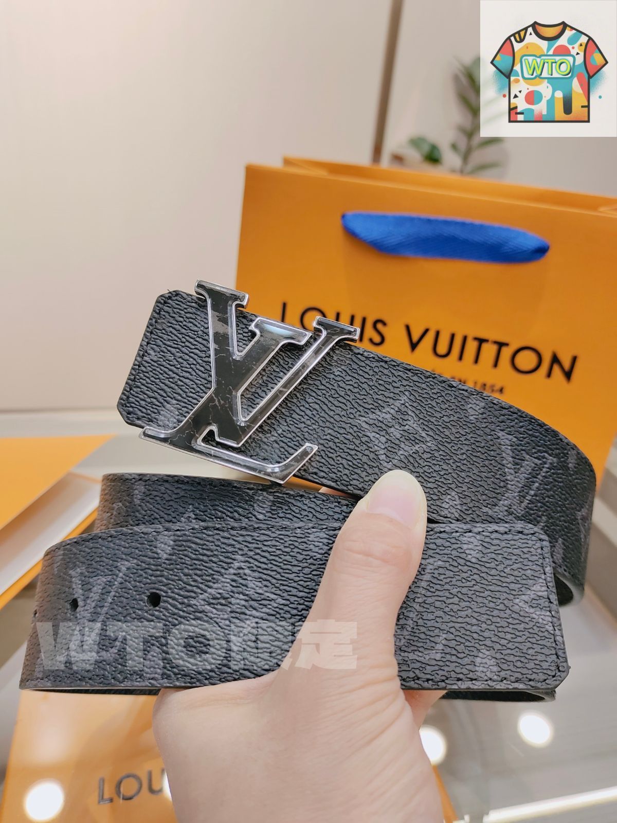 今日WTO】Louis Vuitton Monogram Reverse ダブルフェイスベルト