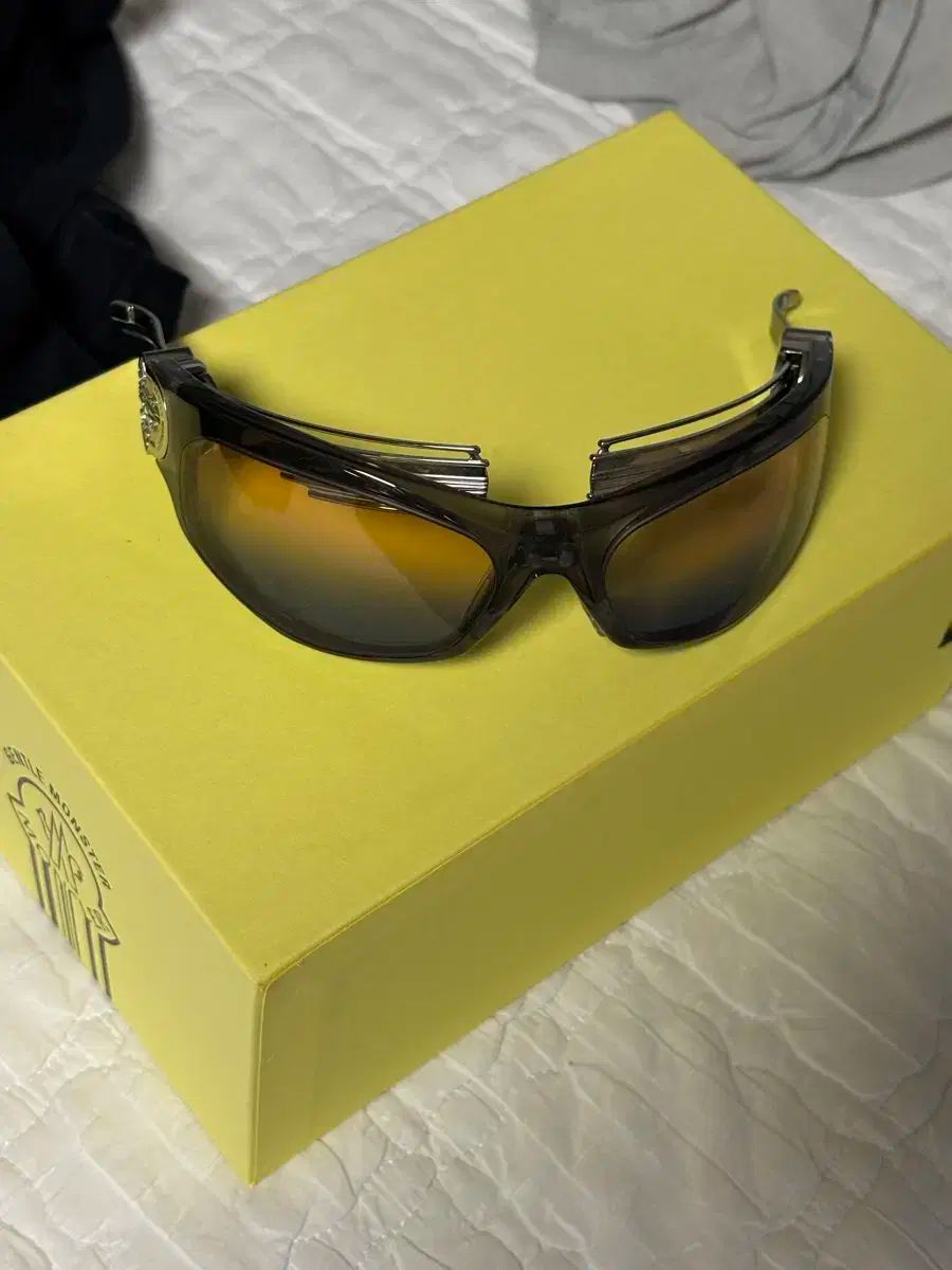 GENTLE MONSTER ジェントルモンスター MONCLER モンクレール スワイプ 1