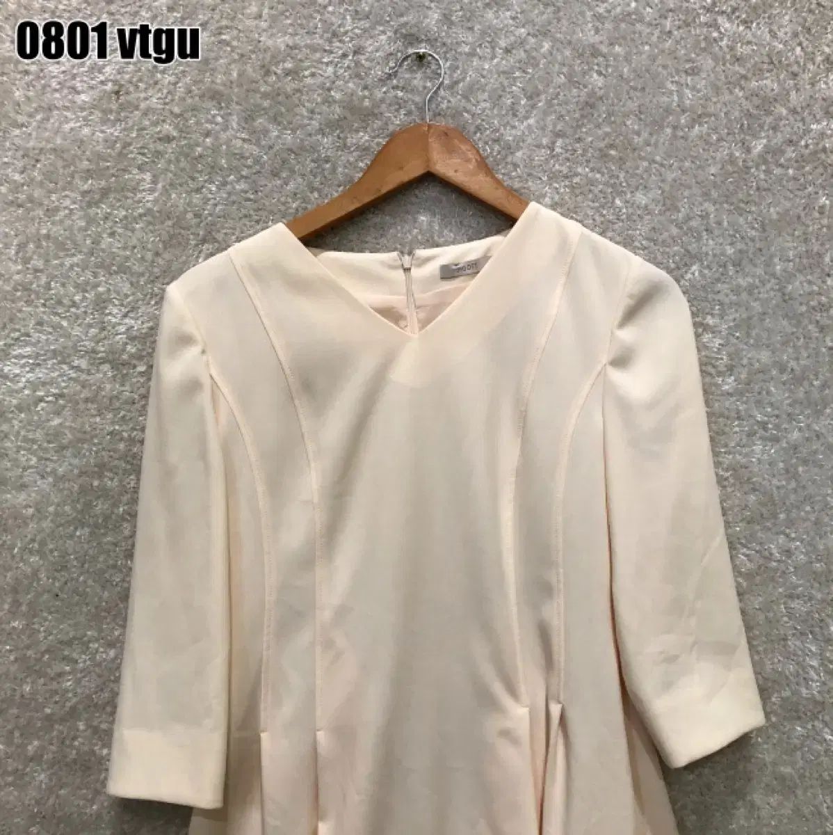 ◆JIGOTT(ジゴット)ノンクロージングジャケットワンピースセット □JIGOTT (ジゴット) Vネック タック パフ ワンピース