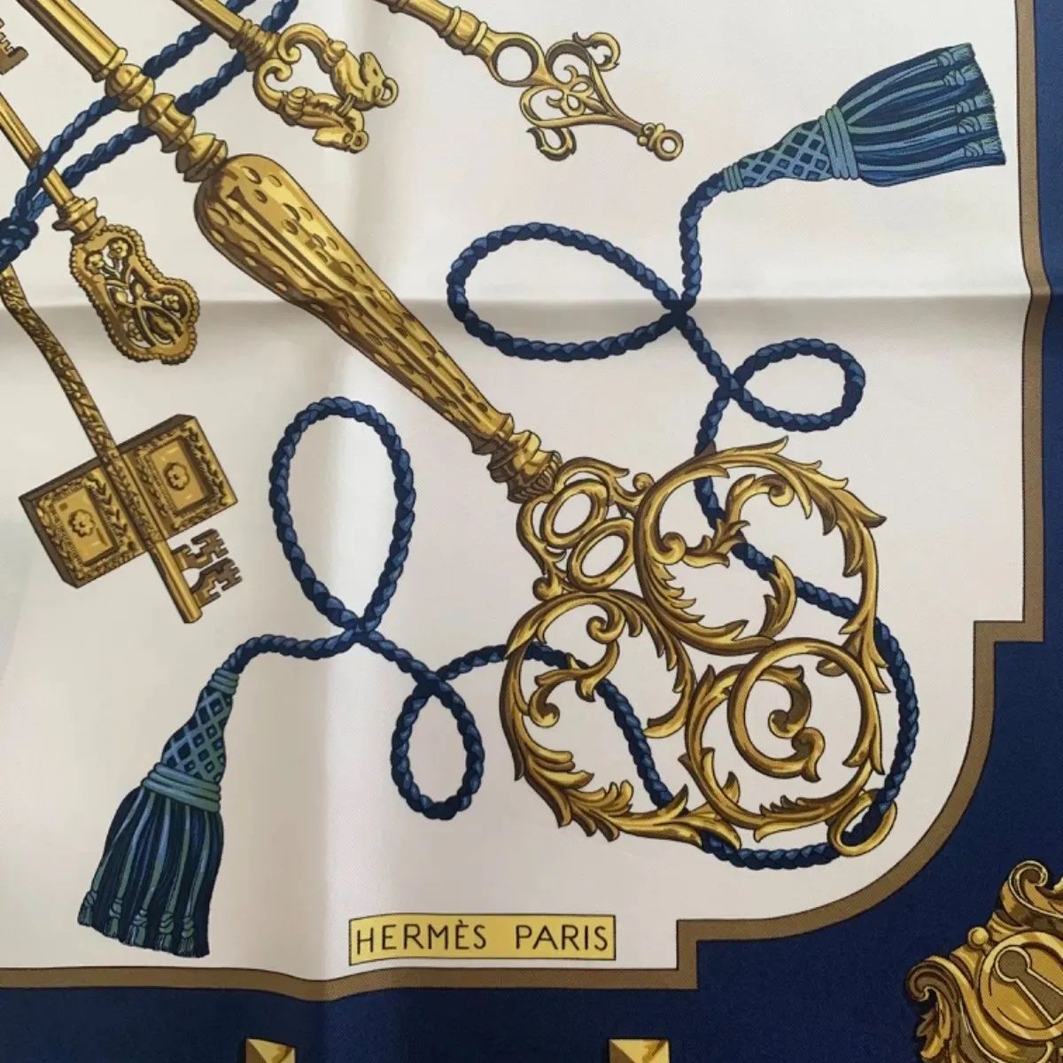 HERMES エルメス カレ90 スカーフ LES CLES 鍵柄 シルク100