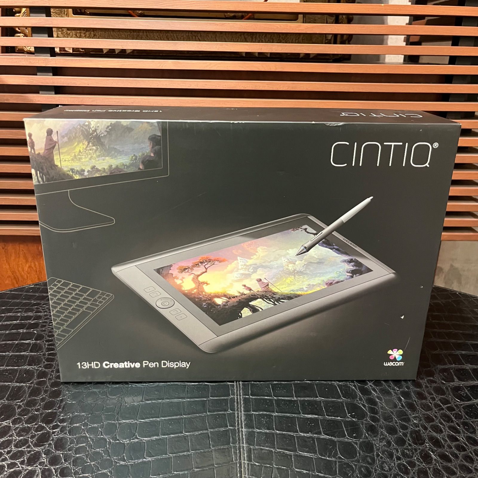 Wacom ワコム 液タブ 液晶ペンタブレット 13.3 フルHD液晶 Cintiq 13HD DTK-1301|K0