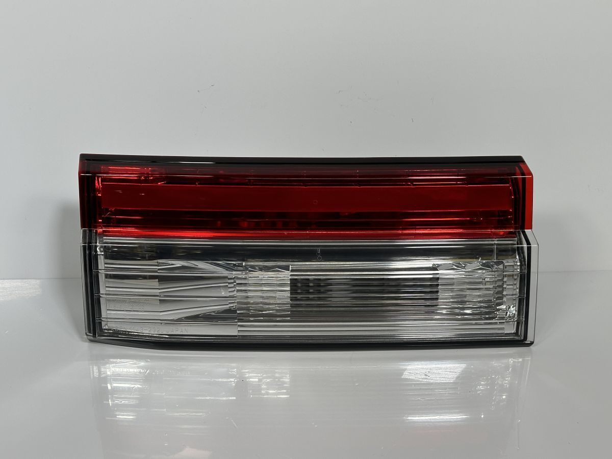 デリカD 5 CV1W 後期 純正 左フィニッシャーランプ テールランプ 内側 LH 8336A185 1143-232 現状 管理26809