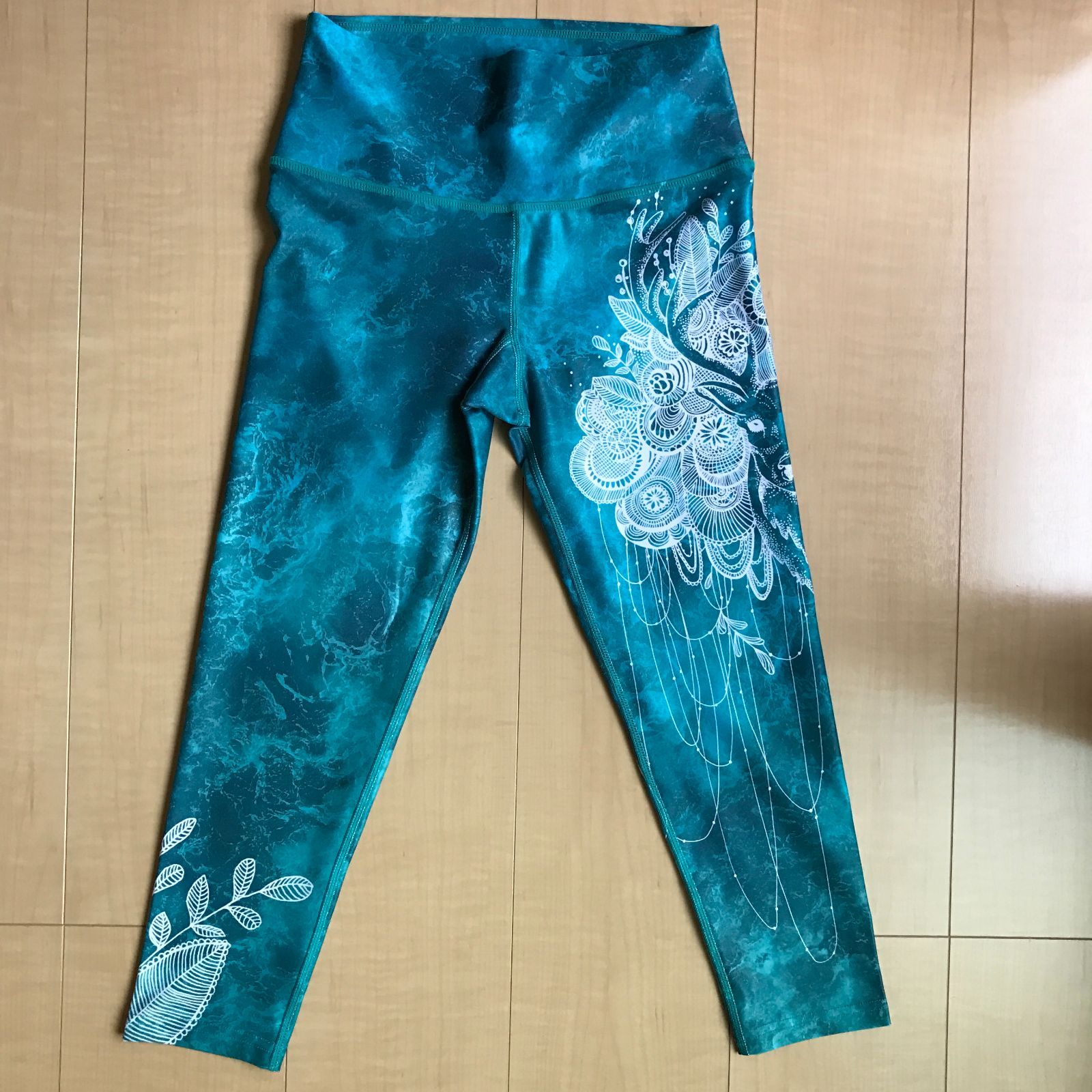 Deer Love柄【新品】inner fireヨガレギンスカプリ丈 inner fire ヨガレギンス カプリ丈 Deer Love柄 - メルカリ