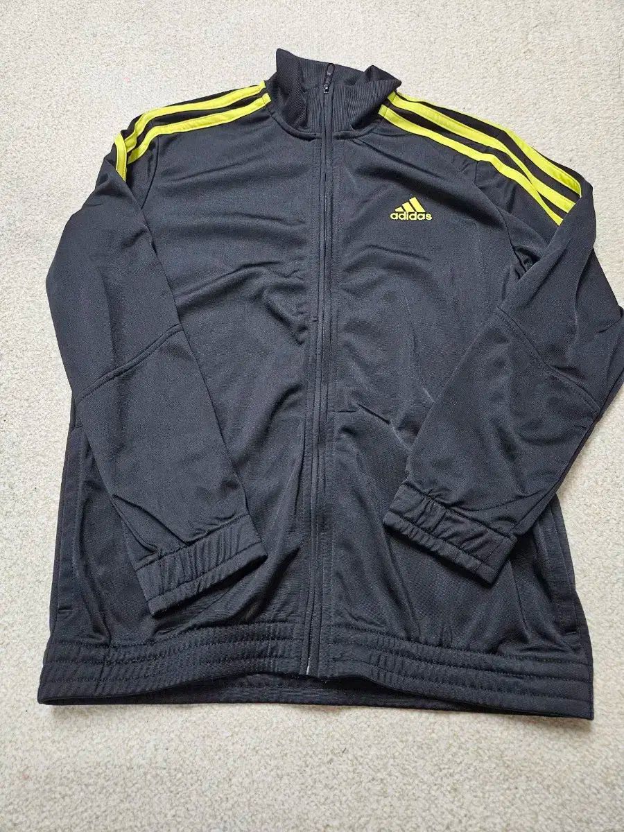 adidas アディダス キッズ 黒 イエローポイント トラックトップス 160