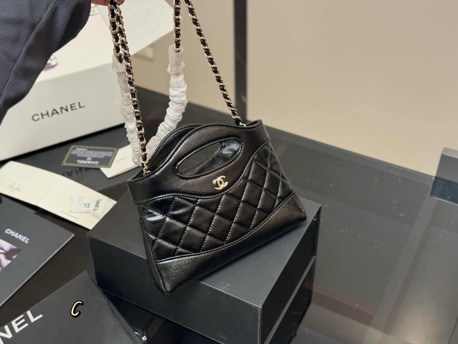**サイズ感が可愛い**【CHANEL】ミニ クラシック ハンドバッグ 可愛いサイズ感♪希少【CHANEL】ミニ クラシック ハンドバッグ