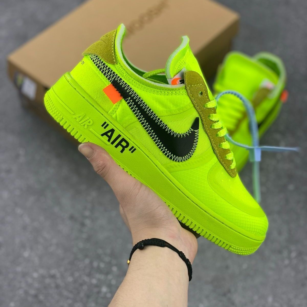 ナイキ スニーカー OFF-WHITE x Nike Air Force 1 Part 2 Volt THE TEN ボードショーツ シャトルーズ