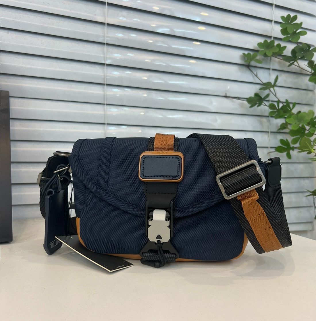 新品 TUMI ALPHA BRAVO 232716 「コンパス」クロスボディ ネイビー  