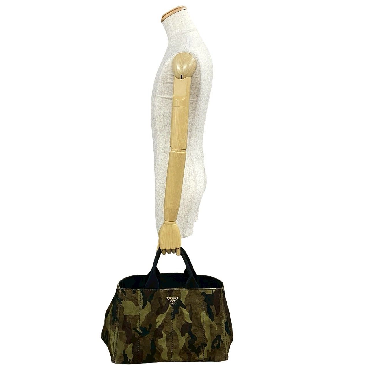 極 美品 希少品 PRADA プラダ カナパ カモフラ柄 三角ロゴ 金具