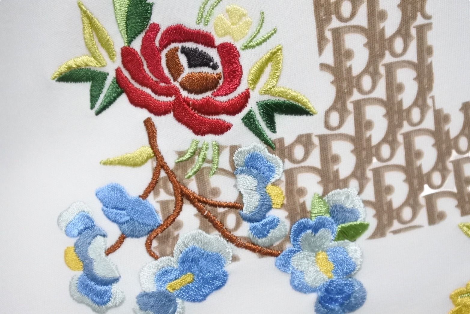 Christian Dior - 極美品 Christian Dior クリスチャンディオール タンクトップ サイズ36 ガリアーノ期 1番 花柄刺繍 5E16155961 ホワイト 中古 66147 Christian Dior - 極美品 Christian Dior クリスチャン