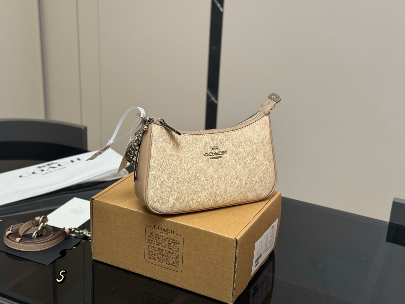 今日特価】Coach Teri Underarm Bag - コーチ テリ アンダー