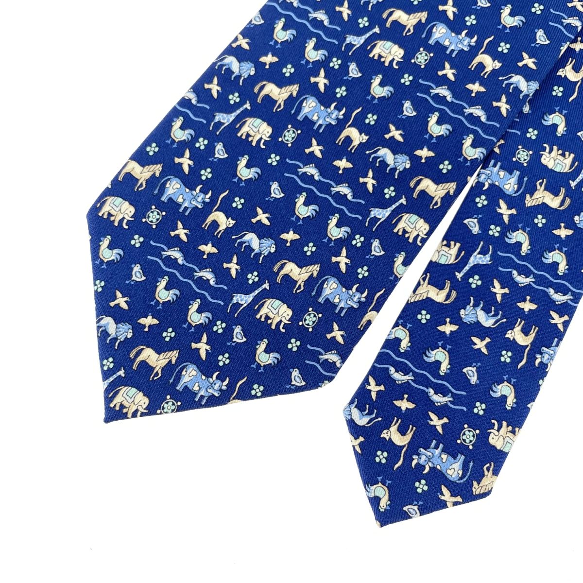 未使用　フェラガモ　ネクタイ　紺　亀　動物柄　ドット 未使用フェラガモネクタイ 未使用 フェラガモ ネクタイ 紺 亀