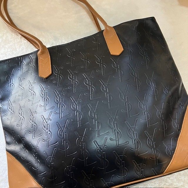 イヴサンローラン YvesSaintLaurent エンボスロゴ型押し PVCキャメル 