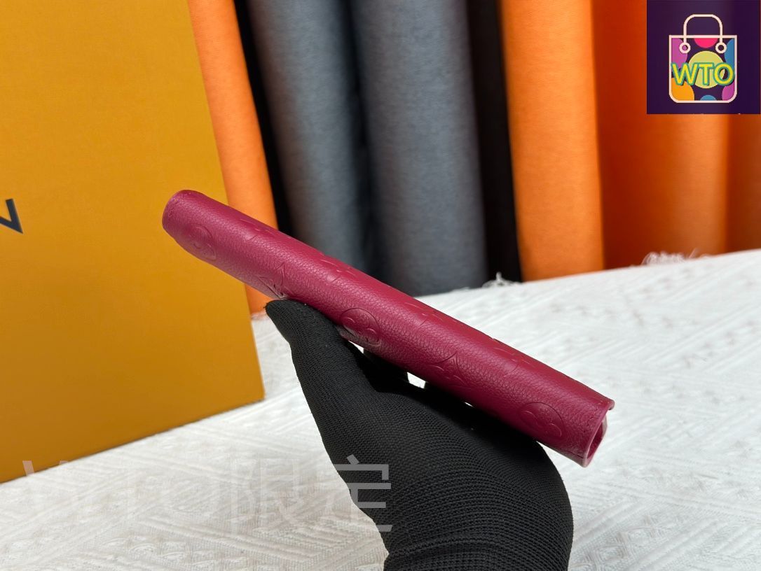 カバーを開くと 実用的で洗練されたデザインの内部構造が表示されます