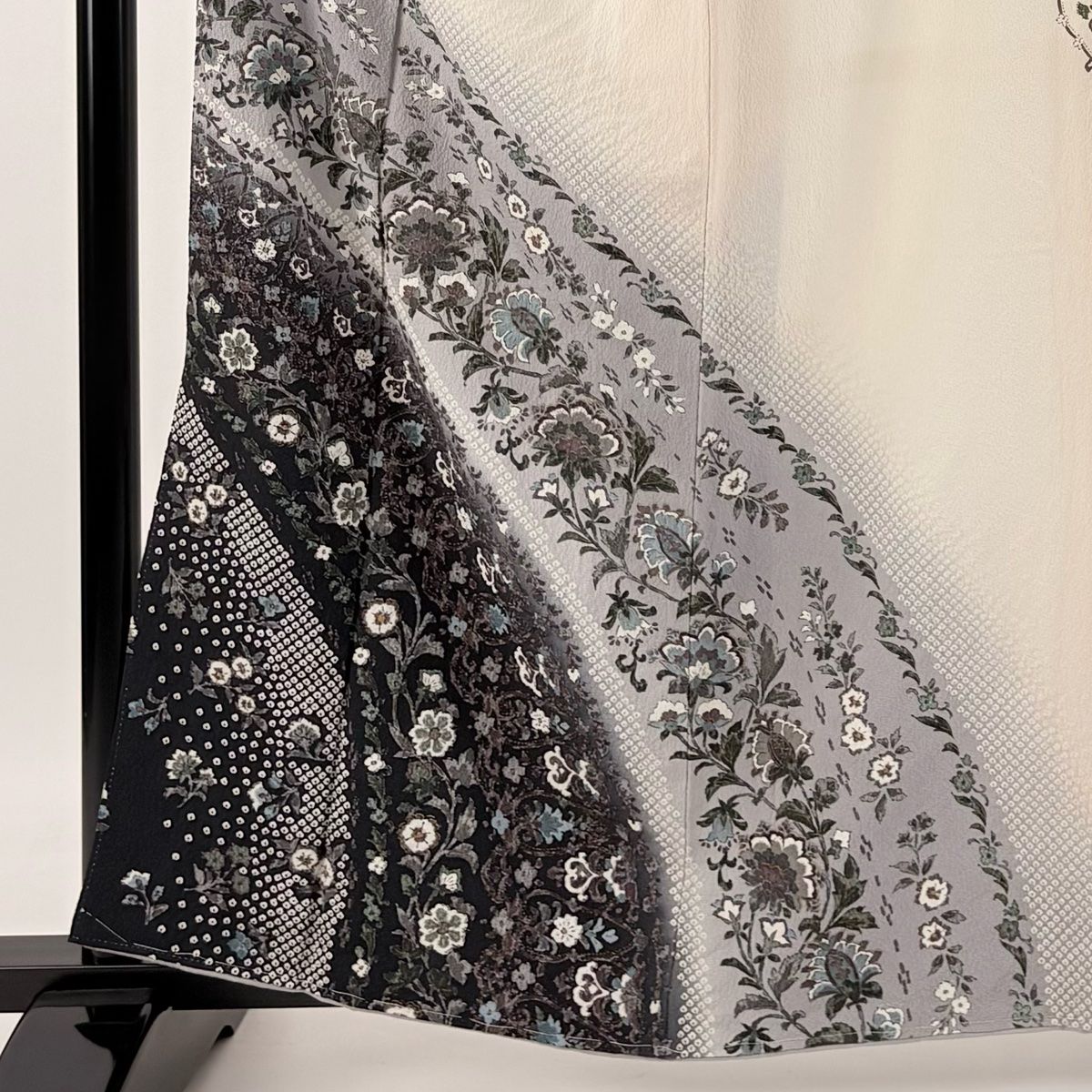 未使用品 訪問着 薄いクリームベージュ 唐草花 金彩加工 身丈160cm 未使用品 訪問着 薄いクリームベージュ 唐草花 金彩加工 身丈160cm