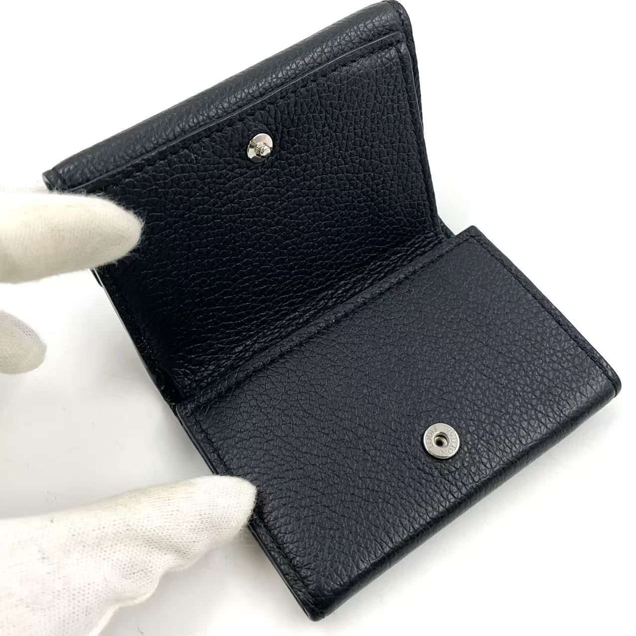 Louis Vuitton 三つ折り財布 ブラック　イニシャル入り ルイ ヴィトン Louis Vuitton 三つ折り財布 ポルトフォイユ