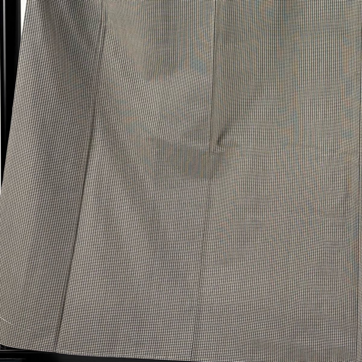 ［大島紬］新品美品　シツケ、証紙有り 中古】 本場大島紬 証紙付き レディース 正絹 黒茶 扇 身丈166cm