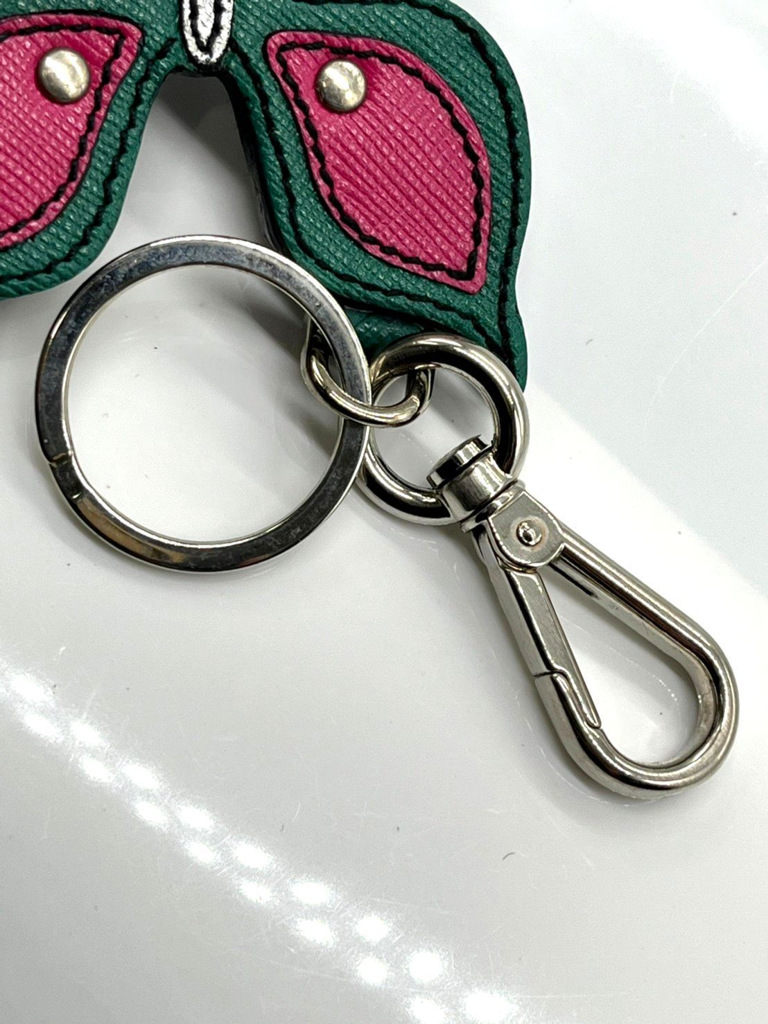 PRADA プラダ 蝶 モチーフ キーホルダー キーチャーム レザー - メルカリ