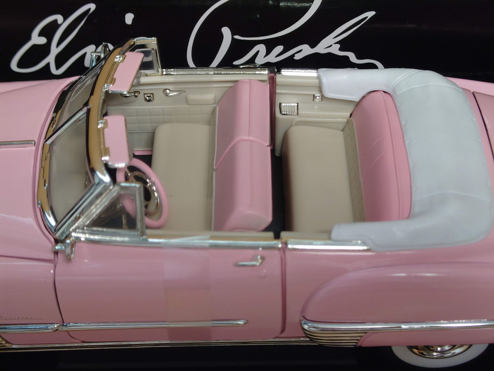 1/18 ピンクキャデラック シリーズ62 クーペオープンカー 1949 ダイ