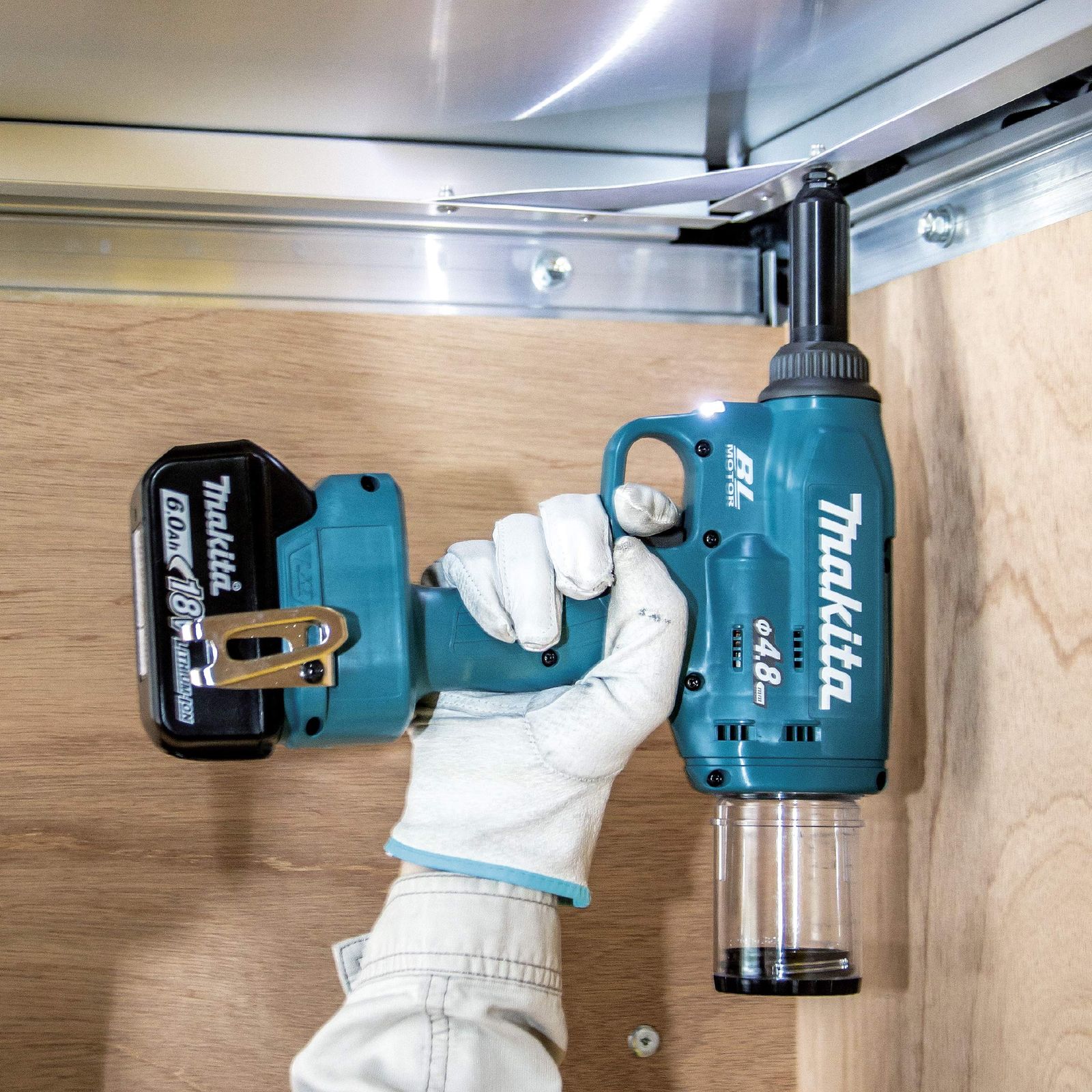 Makita 充電式リベッタ