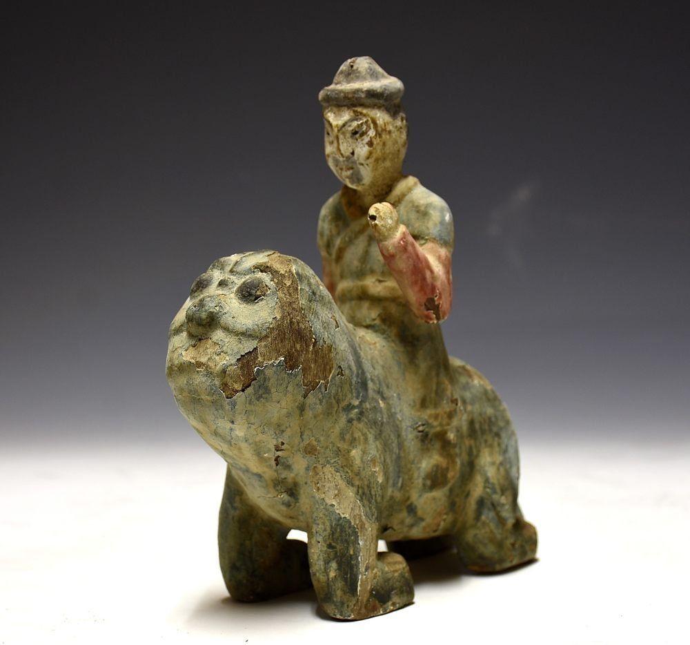 蔵A5131e 朝鮮古美術 木彫彩色虎上人物像 李朝時代