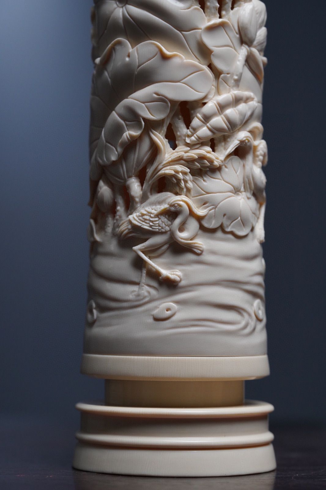 天然マンモス牙美しい手作り彫刻一鷺蓮昇 置物