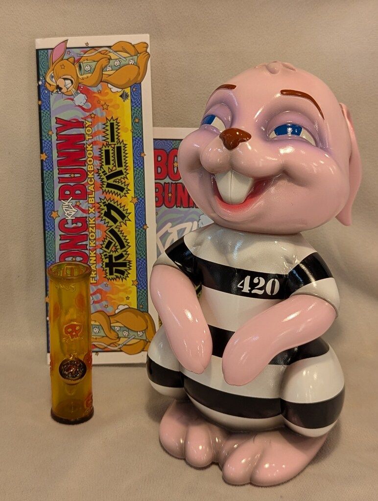 蓄光　BlackBook Toy Bong Bunny　ボングバニー ソフビ 蓄光 BlackBook Toy Bong Bunny ボングバニー ソフビ Frank Kozik