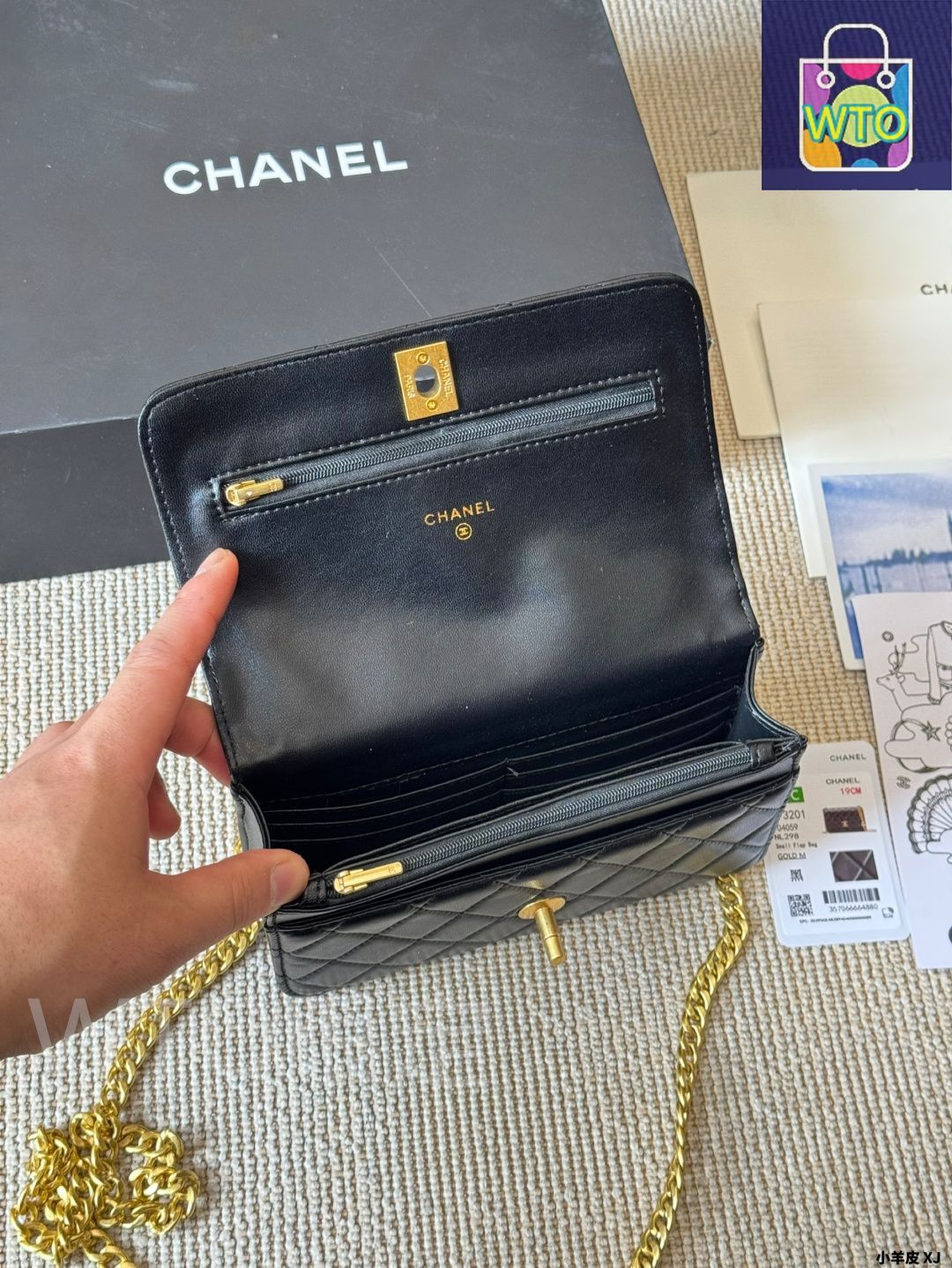love.love⭐️CHANEL ☆ブラック　エナメル　ポーチ CHANEL エナメル ウエストポーチ ボディバッグ ノベルティ