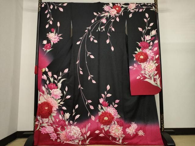 正絹・黒地に華やか花の振袖・個性光るスッキリお振り袖・現代サイズ 正統派古典 緑/白/赤 梅柄/小花柄 大人 かっこいい 華やか古典
