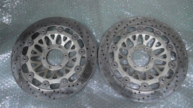 CB400 SUPER FOUR NC31 の フロントディスクローター 1757636301