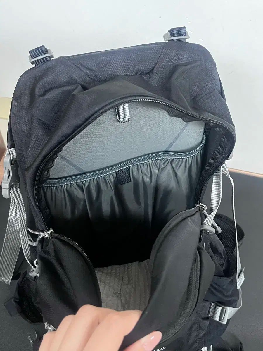 オスプレイ HikeLite 26 ブラック バックパック