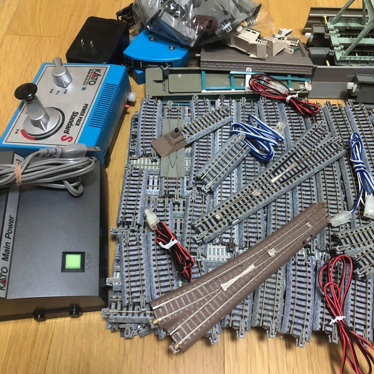 KATO パワーパック 電動ポイント スイッチ 直線　曲線　など 大量 まとめ 20-203 20-202 パワーパック　22-012 KATO パワーパック 22-012 22-010 電動ポイント スイッチ 直線 曲線