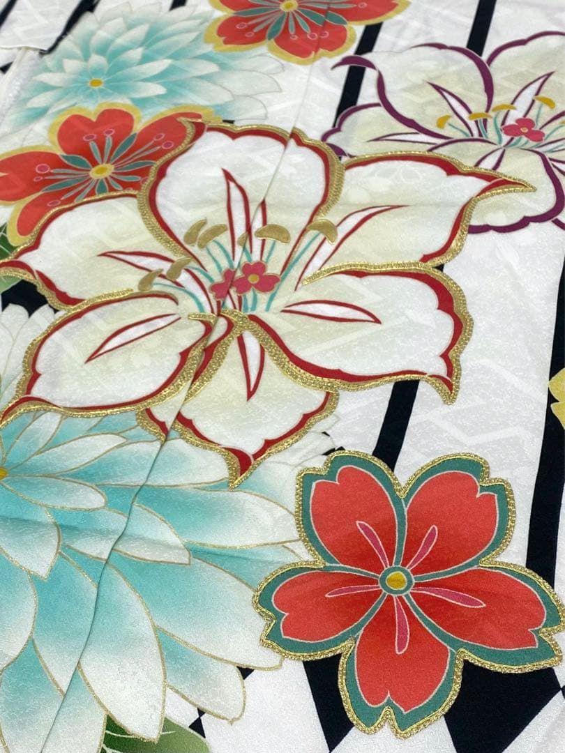 振袖 仮絵羽 刺繍 金駒 金彩 紋意匠 百合 桜 正絹 未仕立て品 八掛付き