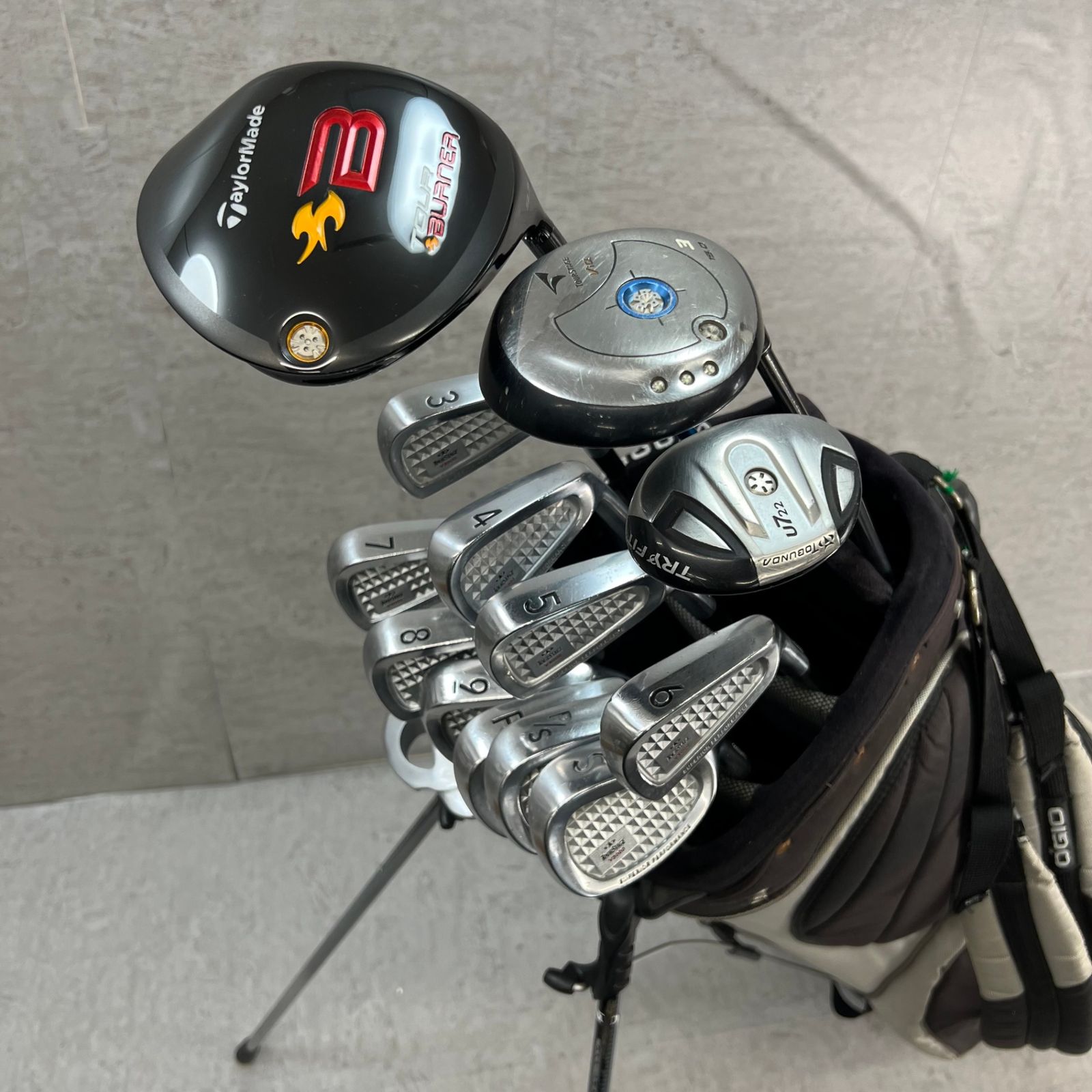 TaylorMade - TaylorMade　テーラーメイド TOURSTAGE　ツアーステージ　メンズゴルフ14本セット　右利き用　キャディバッグ　初心者おすすめ　入門用 TaylorMade テーラーメイド TOURSTAGE ツアーステージ メンズ