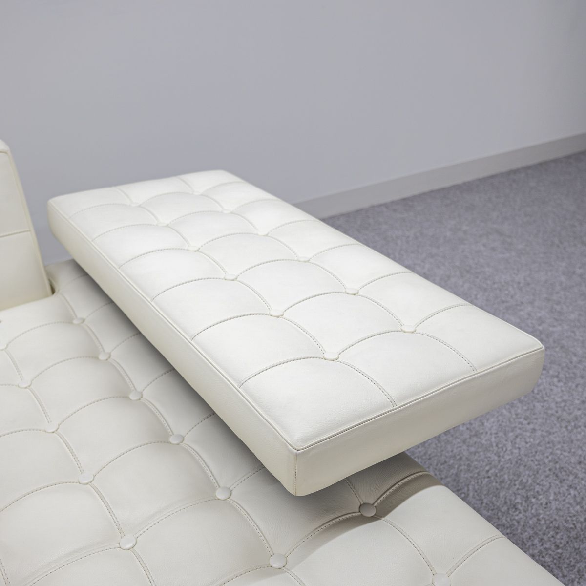 中古品】Cassina カッシーナ 241 PRIVE プリヴェ 1人掛け ソファ 中古品】Cassina カッシーナ 241 PRIVE プリヴェ 1人掛け ソファ