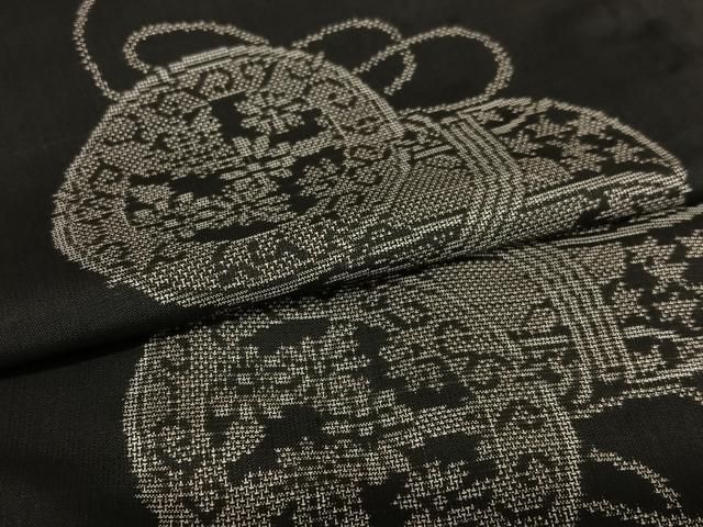 平和屋着物○本場大島紬 9マルキ 地空 花鼓文 黒地 正絹 逸品  