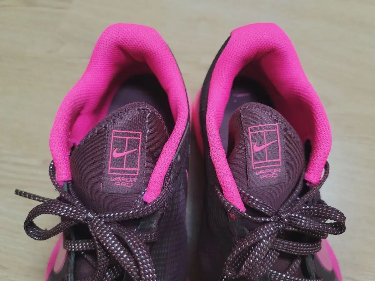 テニスシューズ