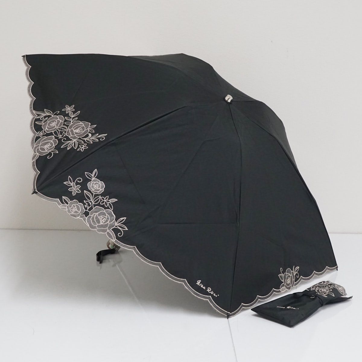 【新品❢タグ付❢】ニナリッチ サマーシールド 二つ折日傘 黒 花柄 折たたみ日傘 NINA RICCI ニナリッチ USED美品 東レサマー