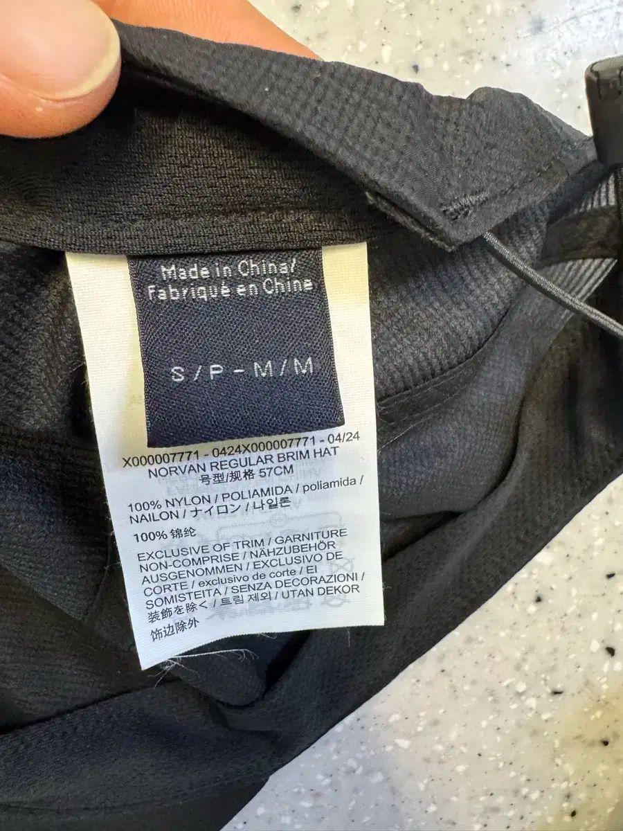 ブラック