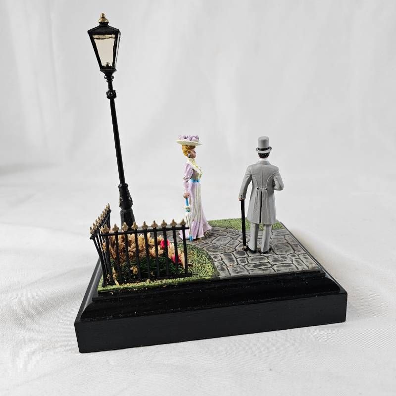 シリアルNo.45 1988年製 英国製ヴィンテージ ファインアートミニチュア 散歩する男女 IMPECCABLEHEALTHCARESERVICES_COM